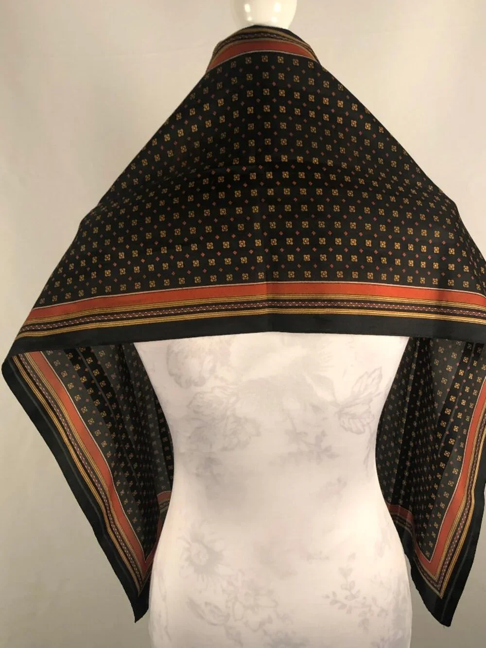 Vintage-Inspired Geometric Border Scarf | Paris Café Quiet Luxury Style